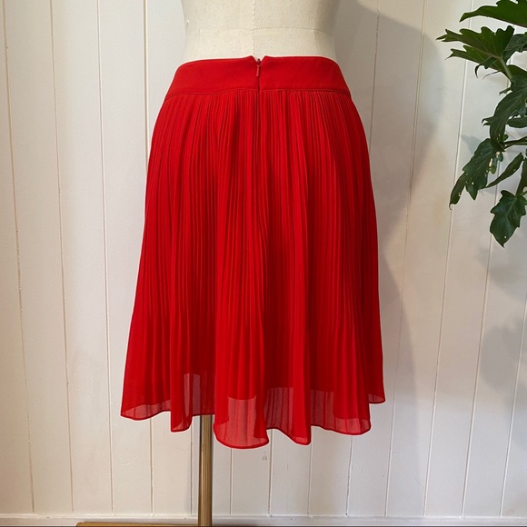 REVIEW pleated skirt | size 8 - Picture 3 of 6